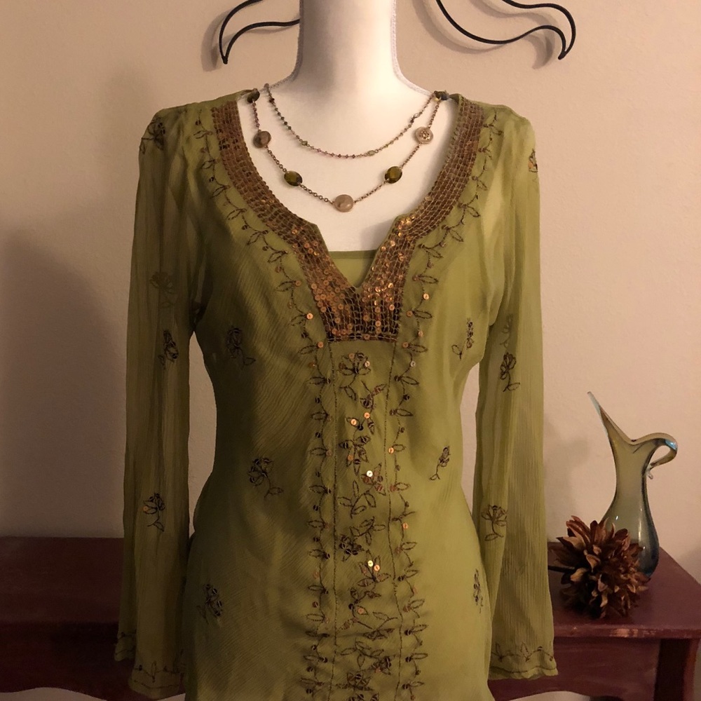 ✨NWOT Sequined Sheer Olive Blouse w Camisole✨